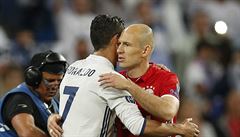 Dv nejvtí hvzdy svých tým - Cristiano Ronaldo z Realu a Arjen Robben z...