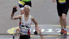 Ben Beach práv dokonuje svj padesátý bostonský maraton v ad.