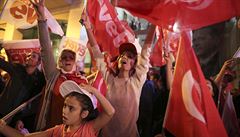 Spporters of Turkish President Tayyip Erdogan celebrate in Istanbul