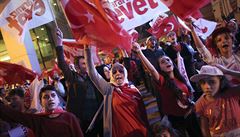 Spporters of Turkish President Tayyip Erdogan celebrate in Istanbul