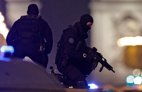 Pachatel podle policejnch zdroj francouzskch mdi clen zahjil palbu na...