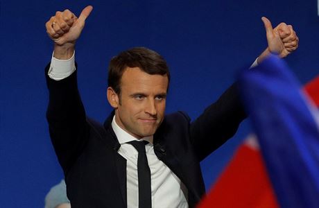 Emmanuel Macron postoupil do druhho kola prezidentskch voleb. Je favoritem.