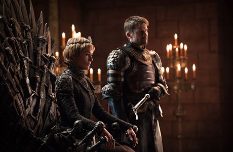Sedm ada serilu Hra o trny: krlovna Cersei Lannister (Lena Headeyov) a...
