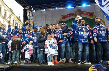 Hokejist Komety Brno slavili na pdiu se svmi blzkmi.