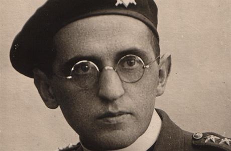 Hugo Vaníek (19061995). Místo aby pokraoval v misijní cest do Afriky, pihlásil se jako dobrovolník do s. vojska. Bojoval v roce 1940 ve Francii, v armád zstal i po návratu z války. FOTO VHÚ