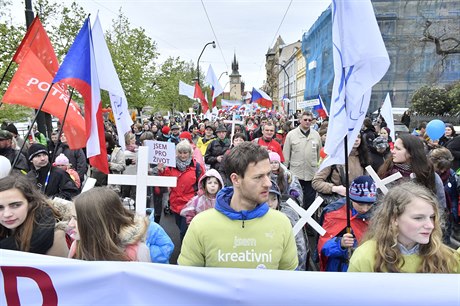 Pochodem, který zatítili i prezident Milo Zeman i místopedseda vlády Pavel...