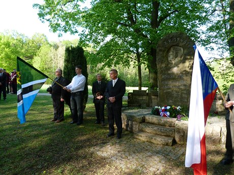 Pietní akce u pomníku připomínající tragédii ze 7. května 1945.