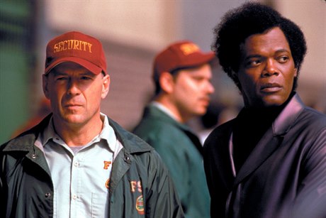 Snímek Vyvolený (2010) Bruce Willis a Samuel L. Jackson.