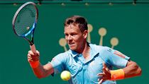 Tom Berdych v zpase s Marinem iliem.