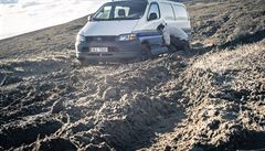 Výhoda pohonu 4x4 je, e zapadnete mnohem dál od civilizace. (Argentina)