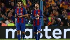Barcelona - Juventus, smutní Luis Suarez a Leo Messi.