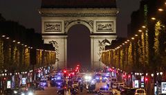 Uzavení ulice Champs-Élyssés se kvli podezení z terorismu zúastnilo mnoho...