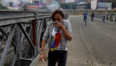 Proti protestujícím ve Venezuele byl nasazen slzný plyn.