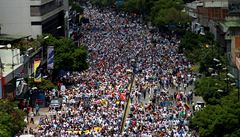 Desetitisíce odprc prezidenta Madury protestují proti jeho politice.