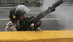 Policie vystelovala pouila proti odprcm venezuelského vdce Madury slzný...