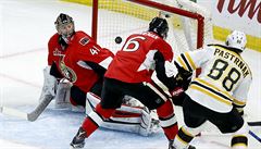 NHL: Boston i díky gólu Pastrňáka odvrátil vyřazení
