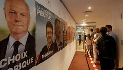 Francouzi hlasují v Hongkongu.