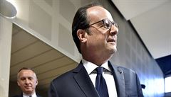 Současný frencouzský prezident Francois Hollande hlasuje v prvním kole...
