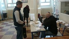 Volební místnost v mateské kole v Rue de Clignacort v 18. paíském obvodu.