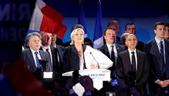 Dolo i na zpv francouzské hymny. Marine Le Penová a její volební táb slavili...
