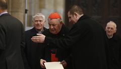 Smlouvu se zástupci firmy v pondlí v katedrále podepsal kardinál Dominik Duka.