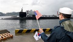 Američané ukazují KLDR sílu. Po letadlové lodi k ní vyslali i jadernou ponorku