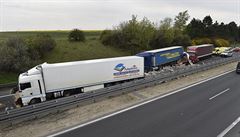 Hromadná nehoda ty nákladních voz a dodávky na 202. kilometru dálnice D1.