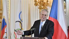 Prezident eské republiky Milo Zeman vystoupil 25. dubna na Praském hrad u...