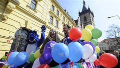 Studenti v ulicch slavili Majles. Masky, prvod a zahrl Jelen i Klus