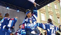 Jan Hruka s vlajkou Komety.