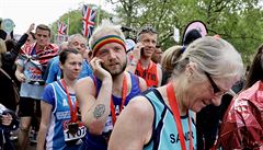 Lidé v cíli londýnského maratonu.