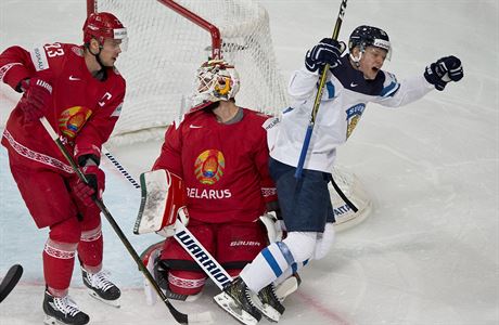 MS v hokeji 2017: Miro Aaltonen z Finska se raduje z glu v sti Beloruska.