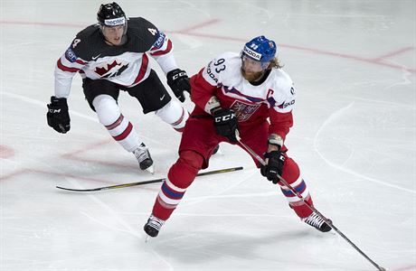 MS v hokeji 2017 - R vs. Kanada: zleva Tyson Barrie a Jakub Vorek.