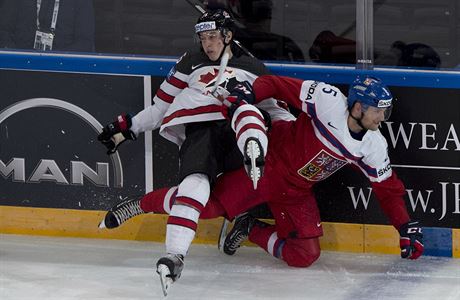 MS v hokeji 2017 - R vs. Kanada: zleva Mitch Marner a Jakub Jebek.