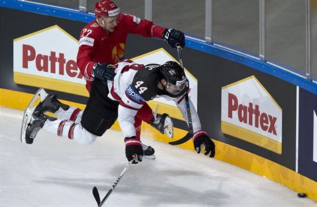 Blorusko vs. Kanada, MS v hokeji 2017: Zleva Danila Karaban z Bloruska,...