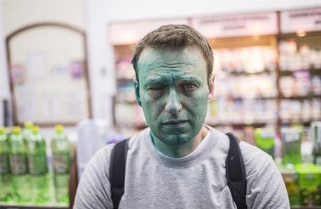 Alexej Navalnyj po útoku chemikálií.