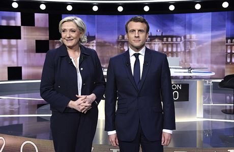 Emmanuel Macron a Marine Le Penová bhem televizní debaty.