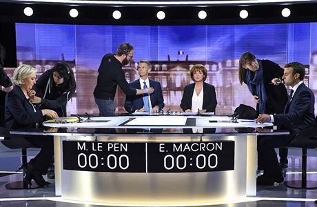 Macron a Le Penov se utkali v posledn debat ped prezidentskmi volbami.