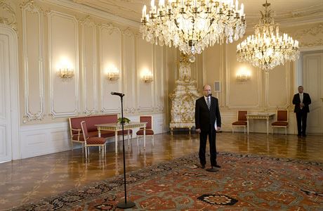 Zeman opustil sál jet bhem hovoru premiéra Sobotky.