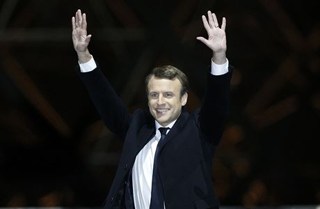 Zvolen prezident Francie Emmanuel Macron.