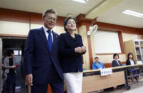 Jihokorejský prezident Mun e-in s manelkou.