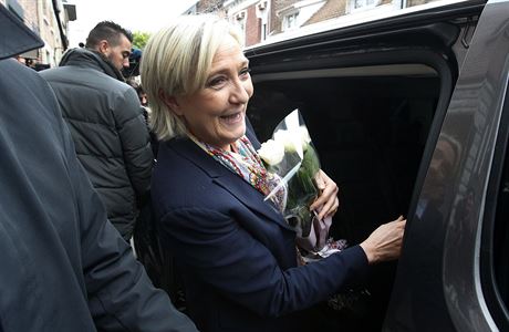 Krajn pravicová kandidátka Marine Le Penová v den druhého kola prezidentských...