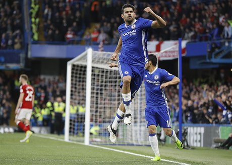 Útočník Chelsea Diego Costa slaví jeden z gólů v síti Middlesbrough.