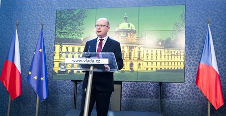 Bohuslav Sobotka oznámil, že podá demisi vlády