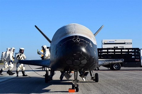 Experimentální bezpilotní vesmírný letoun americké armády X-37B