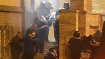 Policie zasahovala u makedonskho parlamentu, pouili i grant se slznm plynem.