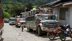 Píprava k odjezdu z trhu na kolumbijském venkov