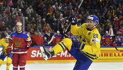 MS v hokeji 2017: véd Elias Lindholm slaví gól proti Rusku.