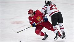 Blorusko vs. Kanada, MS v hokeji 2017. Zleva Roman Graborenko z Bloruska,...