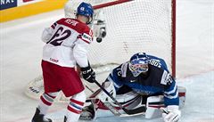 MS v hokeji 2017, Finsko vs. esko: finský branká Joonas Korpisalo práv...